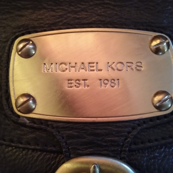 Michael Kors Black Buckle Hobo Convertible Shoulder Bag w Gold Hardware - Picture 5 of 11